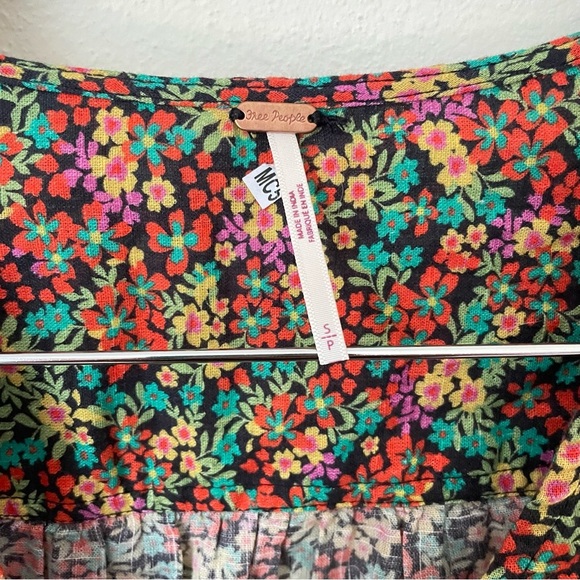 Free People I Found You Floral Blouse Top in Black Motif Size Small - Picture 3 of 5